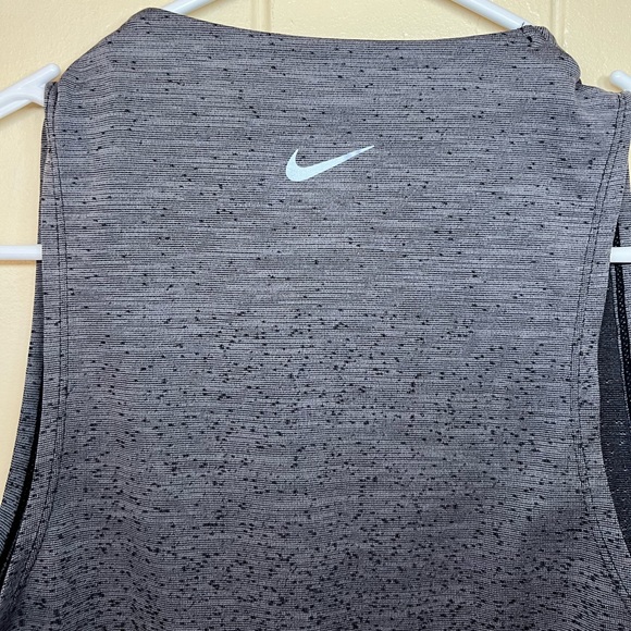 SOLD Nike Grey Dri-Fit Ombré Workout Tank Top (Gym, Running, Training) Size XS - Picture 9 of 9